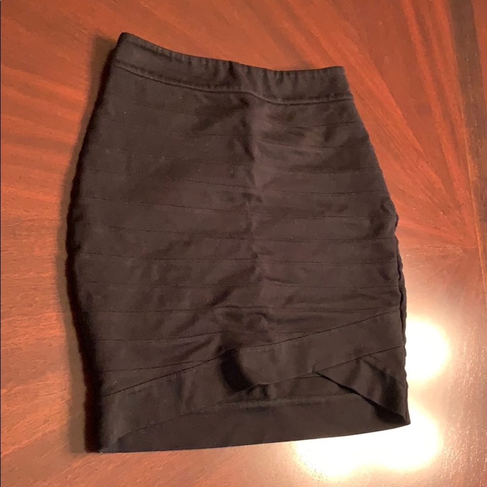 Classic high waisted black skirt with side zipper